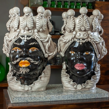 Teste di moro siciliane in Ceramica Caltagirone Verus Uomo Donna Anticata h.48