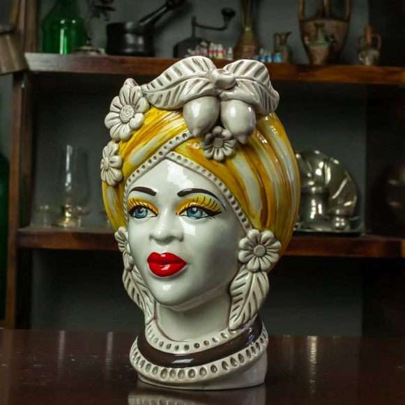 Testa di moro donna in ceramica di caltagirone